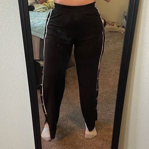 Tear away pants. Worn 1 time. Size medium.